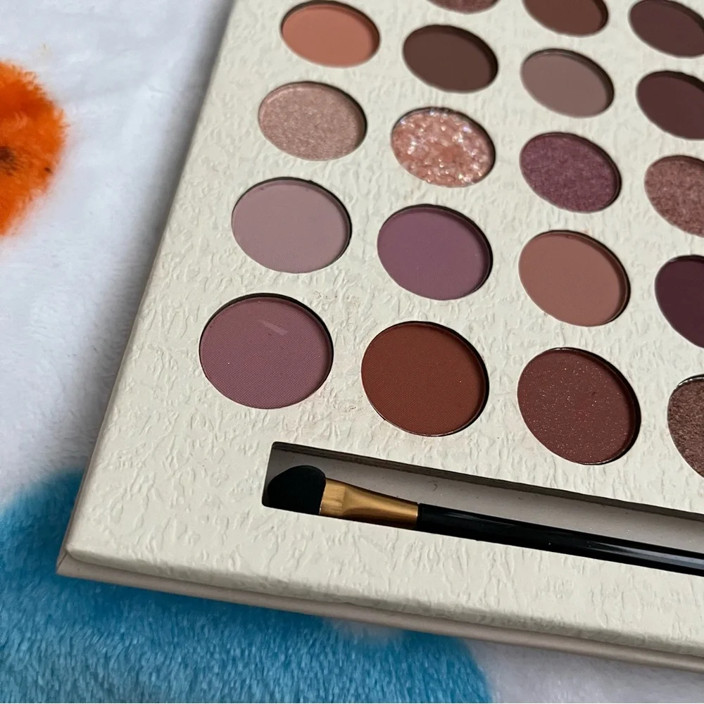 Eyeshadow and Face Palette 20 Eyeshadows, 2 Blushes, 1 Highlight